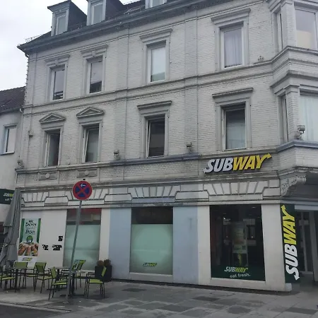 Geraeumige 160 Qm Fuer 9-11 Personen In Der Stadtmitte شقة